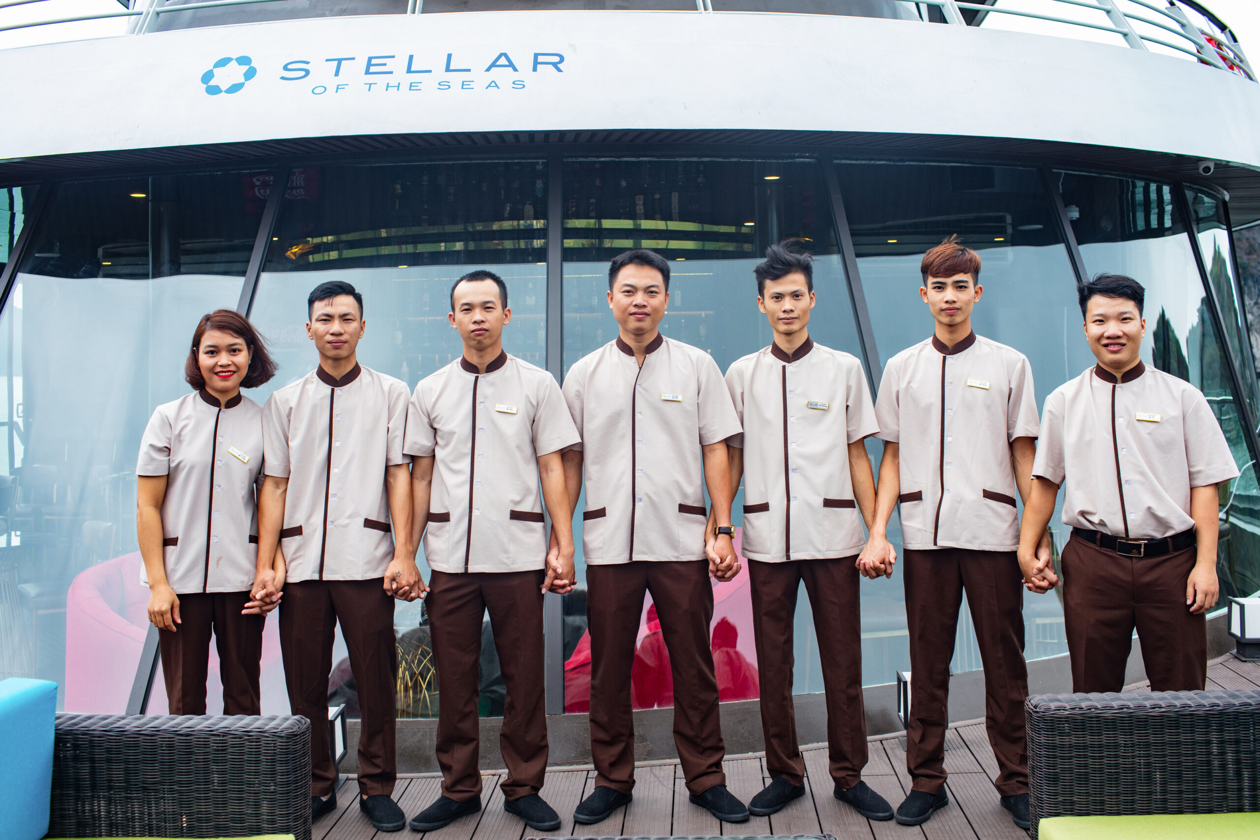 halong bay tours cruises from Hanoi to Halong bay best things to do in Halong Bay Hotels with 1 day trip elite of the seas overnight luxury 5 stars cruises