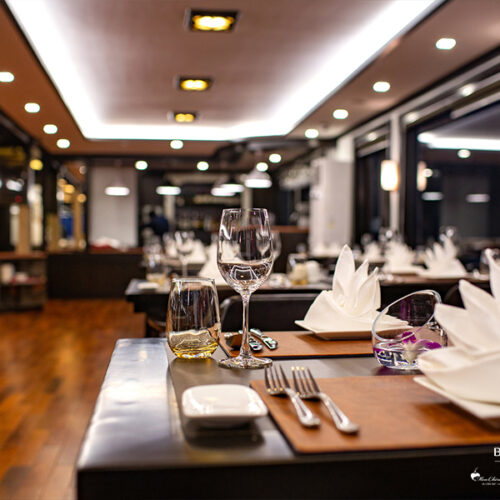 halong bay tours cruises from Hanoi to Halong bay best things to do in Halong Bay Hotels with 1 day trip peony cruise luxury 5 stars junk boat halong bay