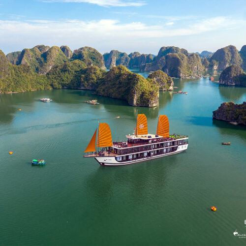 halong bay tours cruises from Hanoi to Halong bay best things to do in Halong Bay Hotels with 1 day trip peony cruise luxury 5 stars junk boat halong bay