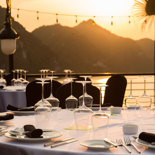 halong bay tours cruises from Hanoi to Halong bay best things to do in Halong Bay Hotels with 1 overnight trip ambassador luxury 5 stars cruises