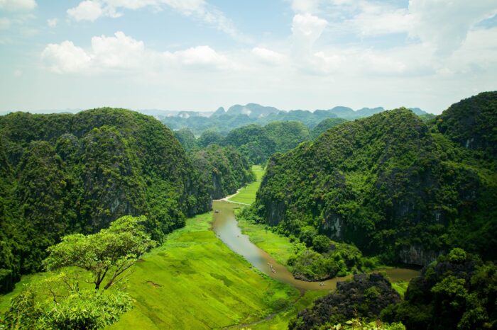 HANOI NINH BINH – HOA LU – TAM COC –  1 DAY TRIP BY LIMOUSINE